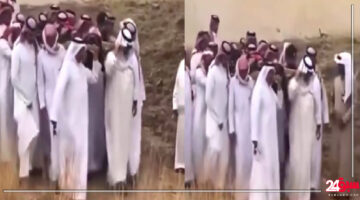 الأمير تركي بن طلال أمير منطقة عسير يشيع جنازة المسنة دينا الأسمري بعد وفاتها