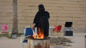 شاهد| خبز التنور يجذب زوار مهرجان الأكلات الشعبية في نجران