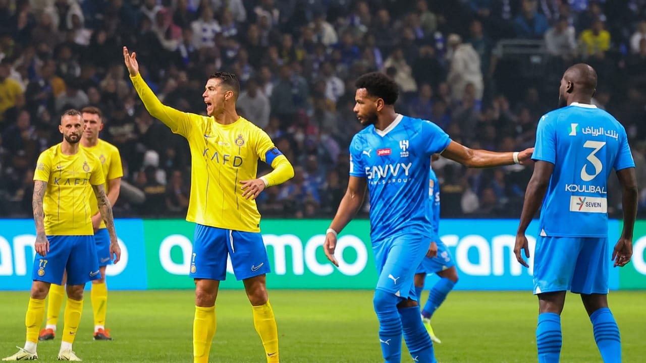 الهلال يطالب باستقدام حكام دوليين لمواجهة النصر في الديربي