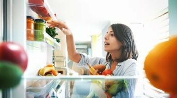 5 حيل للتخلص من الروائح الكريهة في الثلاجة.. أهمها التنظيف المنتظم –  سبق 24