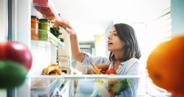 5 حيل للتخلص من الروائح الكريهة في الثلاجة.. أهمها التنظيف المنتظم – سبق 24