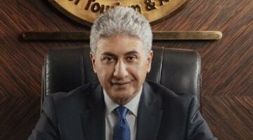 وزير السياحة يغادر إلى دبى للمشاركة فى الدورة الـ32 لمعرض سوق السفر العربى –  سبق 24