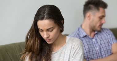 5 علامات بتقول إنك مش جاد في علاقتك العاطفية.. فكر كويس  –  سبق 24