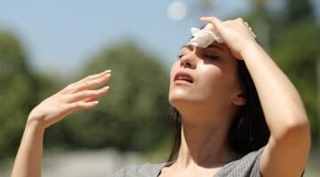 5 نصائح تخفف إحساسك بالحر.. من اختيار الملابس للحفاظ على الترطيب –  سبق 24