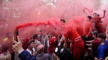 ليفربول ضد توتنهام.. استقبال أسطورى لحافلة الريدز قبل التتويج “فيديو” –  سبق 24