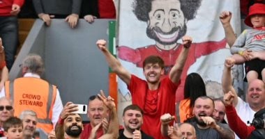 صلاح يقود ليفربول للتتويج بلقب الدوري الإنجليزي ويدك توتنهام 5-1.. فيديو – سبق 24
