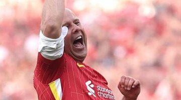 سلوت يهتف باسم كلوب بعد تتويج ليفربول بلقب الدوري الإنجليزي.. فيديو –  سبق 24