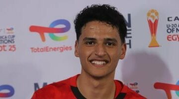 عبد الله يفوز بجائزة أفضل لاعب فى مباراة منتخب مصر وجنوب أفريقيا ويهديها لوالدته –  سبق 24