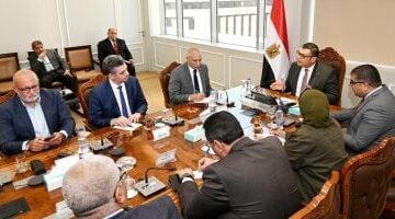 وزير الإسكان يُتابع معدلات تسويق عدد من مشروعات هيئة المجتمعات العمرانية الجديدة –  سبق 24