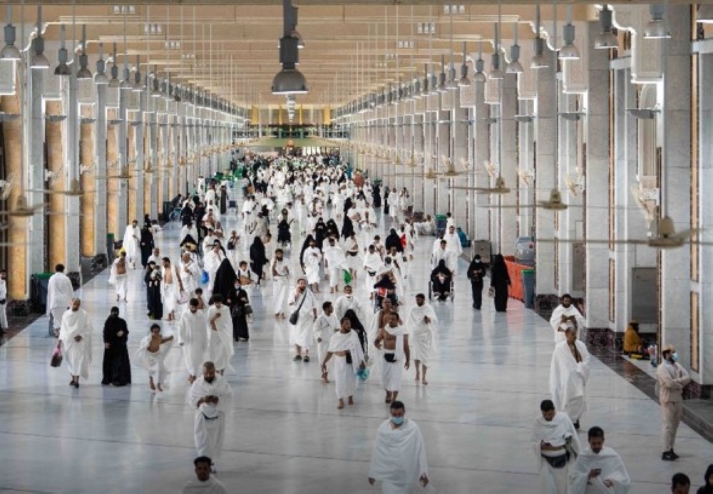 القبض على مقيمَين لنشر إعلانات حملات حج وهمية ومضللة