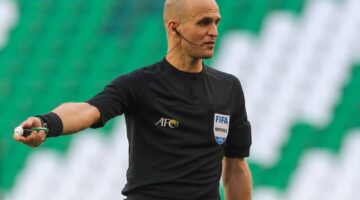 صاحب موقعة الهلال والعين الشهيرة .. من هو أدهم مخادمة حكم لقاء الهلال والأهلي؟