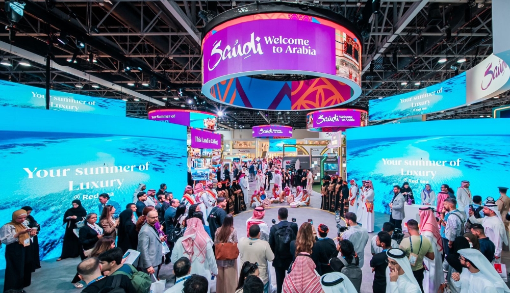 “السياحة السعودية” تستعرض استعداداتها لموسم صيف استثنائي خلال مشاركتها في سوق السفر العربي