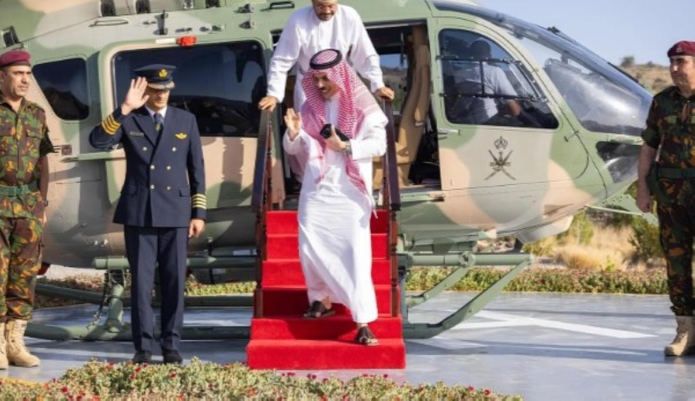 وزير الخارجية يطلع على أحدث التجهيزات بمنفذ الربع الخالي الحدودي