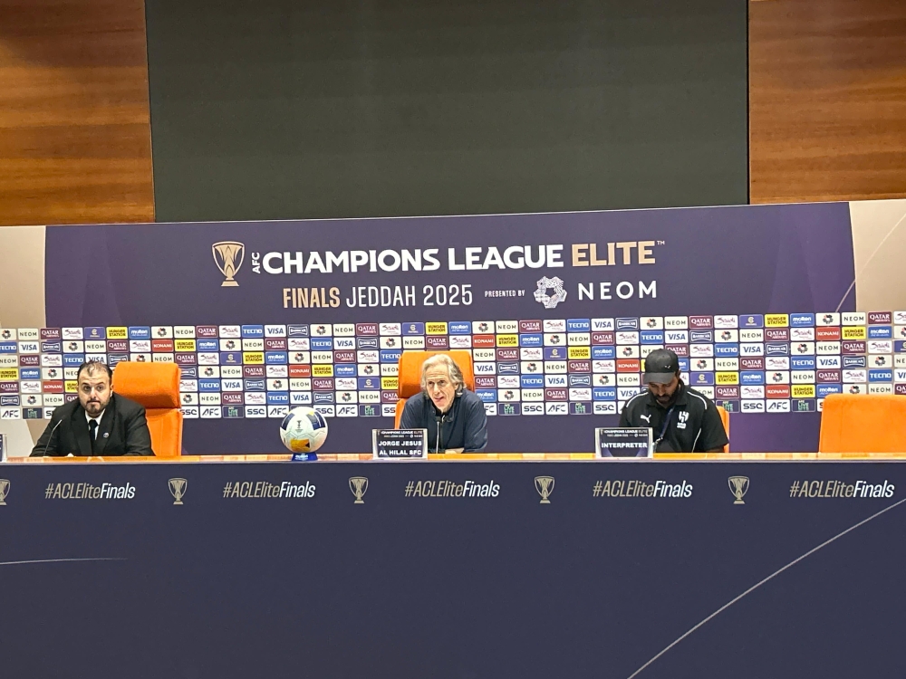 جيسوس يكشف موقفه النهائي من الرحيل عن الهلال وسر مشاركة البليهي