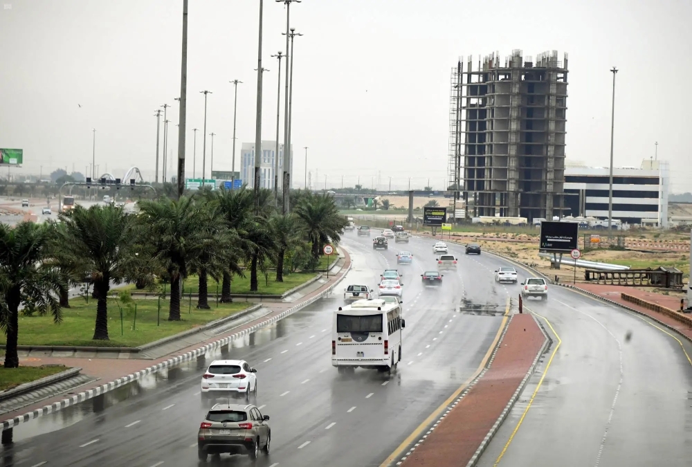 أمطار ورياح شديدة على منطقتي جازان وعسير