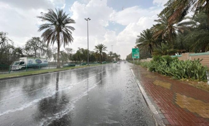 توقعات الطقس اليوم: أمطار ورياح وغبار على عدة مناطق 