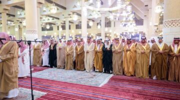 أمير الرياض ونائبه يؤديان صلاة الميت على الأمير ناصر بن فهد بن عبدالله بن سعود بن فرحان آل سعود