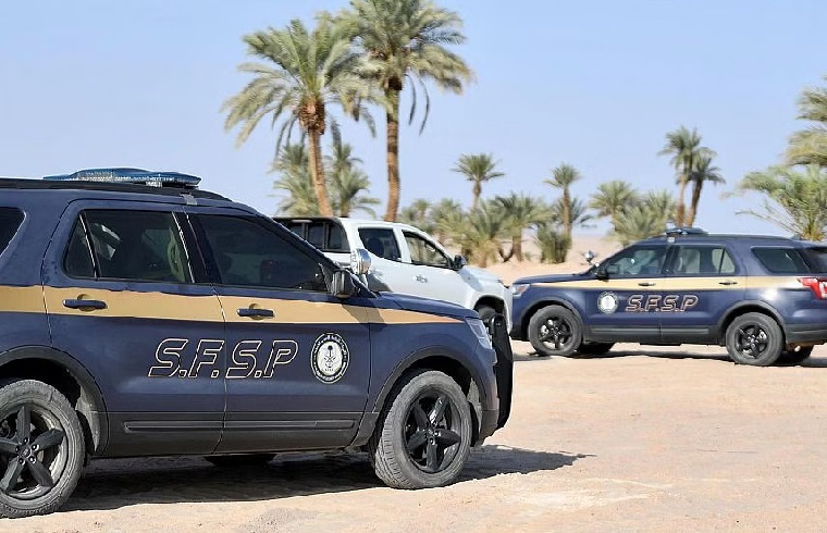 ضبط مخالفَين لاستغلالهما الرواسب في تبوك