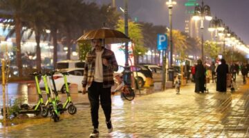 حتى 3 صباحًا.. أمطار خفيفة وأتربة مثارة على أجزاء من الرياض