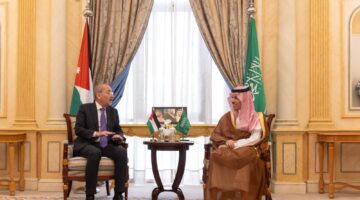 وزير الخارجية ونظيره الأردني يبحثان المستجدات الإقليمية والدولية