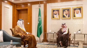 الملك سلمان وولي العهد يتلقيان دعوتين من أمير قطر لحضور القمة العالمية للتنمية الاجتماعية