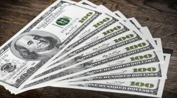 سعر الدولار اليوم الأحد في البنوك والسوق السوداء 4 – 5 – 2025
