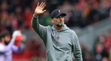 كلوب يفاجئ جماهير ليفربول في احتفالات التتويج بلقب الدوري: “أنا عائد” –  سبق 24