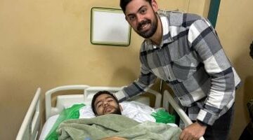 أحمد القندوسى يزيل الجبس بعد الاطمئنان على جراحة الساق –  سبق 24