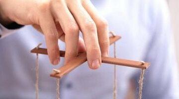 6 خطوات تساعدك تبعدي عن الحبيب المتلاعب.. مش سهلة بس مستاهلة –  سبق 24