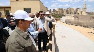 جولة موسعة لوزير الإسكان لمتابعة سير العمل بكافة مكونات مشروع “حدائق تلال الفسطاط” –  سبق 24
