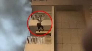 لحظة نجاة امرأة بالهند بعد سقوطها من الطابق الخامس هربًا من الحريق.. فيديو –  سبق 24