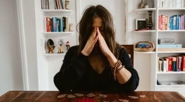 لو عاملالك فوضى فى البيت.. 5 طرق هتساعدك ترتب وتحتفظ بأغلى ذكرياتك –  سبق 24