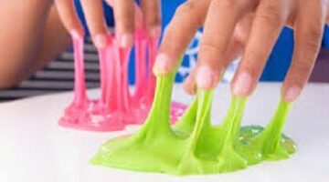 طريقة عمل عجينة السلايم في البيت.. 4 خطوات سهلة تساعد طفلك يلعب بأمان –  سبق 24