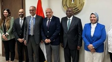 وزير الكهرباء يبحث مع وفد مؤسسة التمويل الدولية “iFC” سبل التعاون بالطاقة المتجددة –  سبق 24