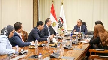 وزير قطاع الأعمال يبحث مع رئيس هيئة الرعاية الصحية تعزيز التعاون المشترك لدعم الصناعة –  سبق 24