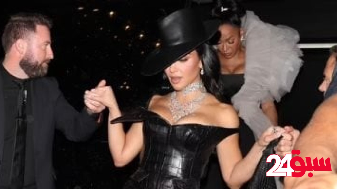 داس على ديل فستانها.. كيم كارداشيان توبخ حارس أمن بحفل Met Gala.. فيديو –  سبق 24