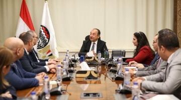 وزير قطاع الأعمال العام يبحث مع مجموعة شاهينلر القابضة التركية فرص الاستثمار –  سبق 24