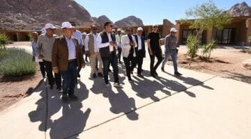 وزير الإسكان يتفقد النزل البيئى الجديد والمنتجع الجبلى بتطوير “التجلى الأعظم” –  سبق 24