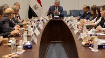 وزير الآثار يتابع تطوير التشغيل التجريبى للخدمات السياحية بأهرامات الجيزة –  سبق 24
