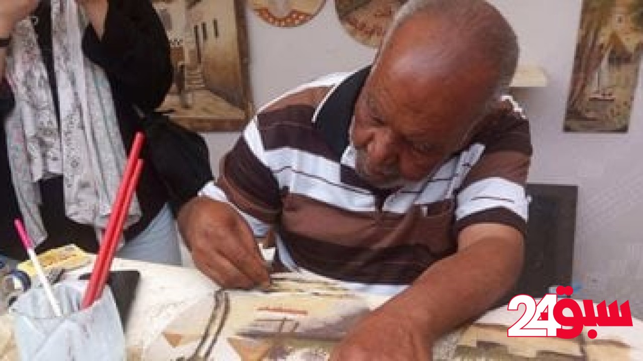 برمل الواحات الملون.. أحمد بيرسم لوحات فنية مبهجة بتعبر عن الحياة المصرية –  سبق 24