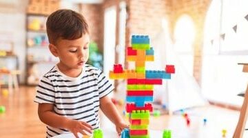 إزاي تعرف شخصية طفلك من طريقة لعبه؟ رسالة غير مباشرة مهم تفهمها –  سبق 24