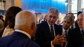 وزير السياحة والآثار يلتقى مع رؤساء مجالس إدارات وتحرير الصحف القومية والخاصة –  سبق 24