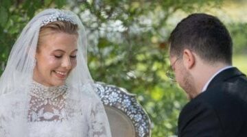 استوحى إطلالتك بليلة العمر من الأميرة عائشة بنت فيصل.. أنيقة وبسيطة –  سبق 24