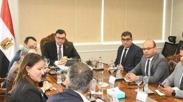 وزير الإسكان يلتقى ممثل شركة The Bench العالمية لبحث سبل التعاون –  سبق 24