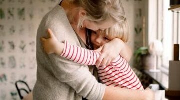 لو لسه خايف من الزلزال.. 4 نصائح تساعد طفلك على الشعور بالطمأنينة –  سبق 24