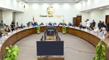 وزير قطاع الأعمال العام يستعرض استراتيجية العمل لتطوير الشركات التابعة  –  سبق 24