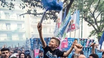 نابولى ضد كاليارى.. استقبال جنونى من جماهير الجنوب للفريق لحظة وصوله (فيديو) –  سبق 24