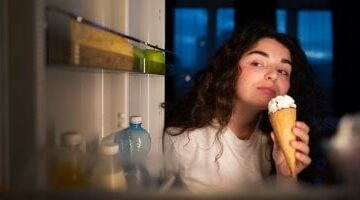 تفسير حلم الأكل.. اعرف دلالة أشهر 5 أحلام بالطعام ومعناها –  سبق 24