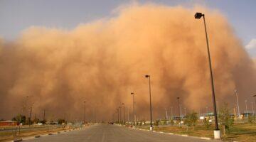 إنذار أحمر.. عواصف ترابية على أجزاء من منطقة الرياض