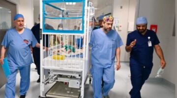 صور| بدء عملية فصل التوأم الطفيلي المصري محمد عبدالرحمن جمعة